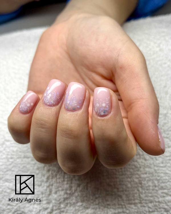 Kozsda Ágnes – ombre műköröm, nail artist Budapest