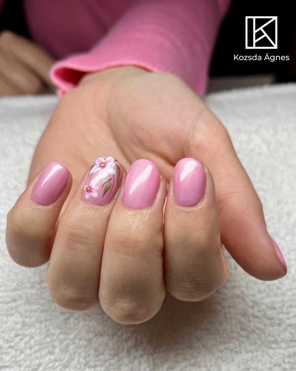 Kozsda Ágnes – glitter ombre műköröm